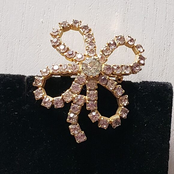 Vintage 4 Leaf Clover Shamrock Gold Tone with/ Light Pink Rhinestone Brooch - Picture 2 of 13